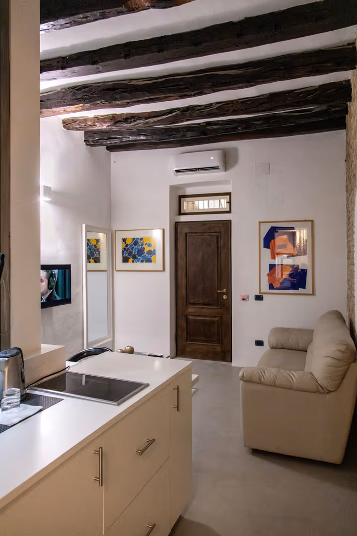 69bd73052e4db74a5231e7cc savoia deluxe room 1 3